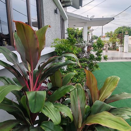 Melaka Beach Villa Kelebang Besar Exterior photo