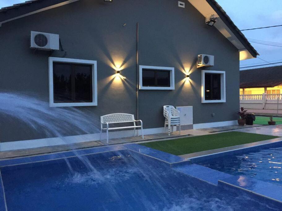 Melaka Beach Villa Kelebang Besar Exterior photo